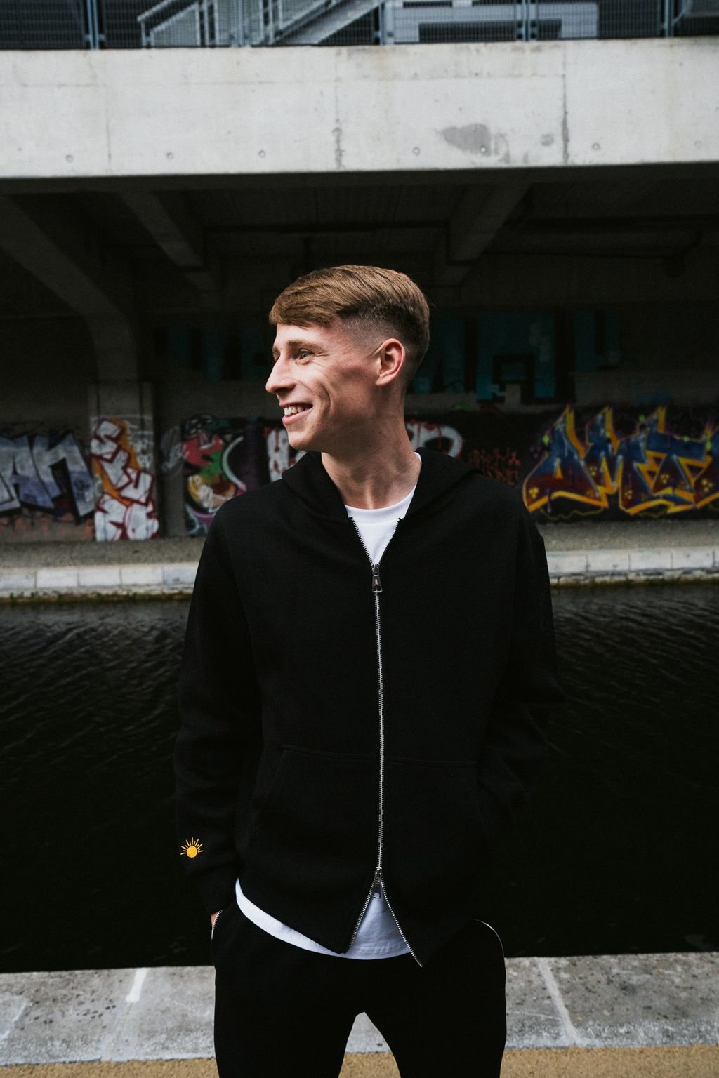 AURUM zip jumper in black